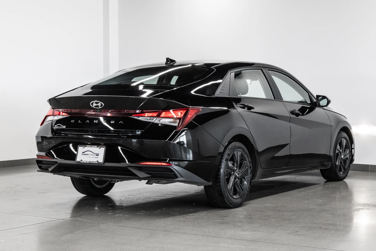 2022 Hyundai Elantra Preferred Main Image