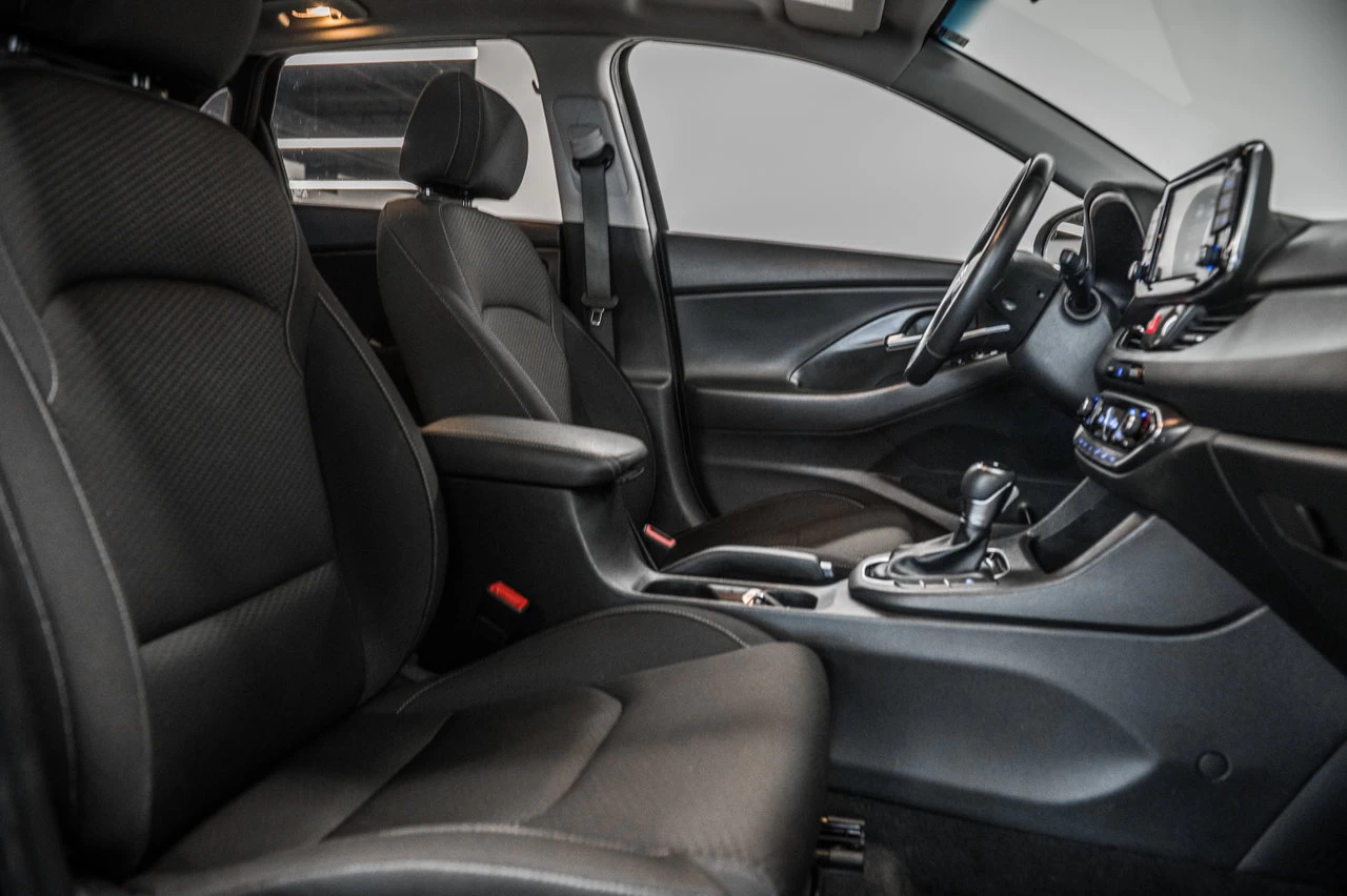 2020 Hyundai Elantra GT Luxury Image principale