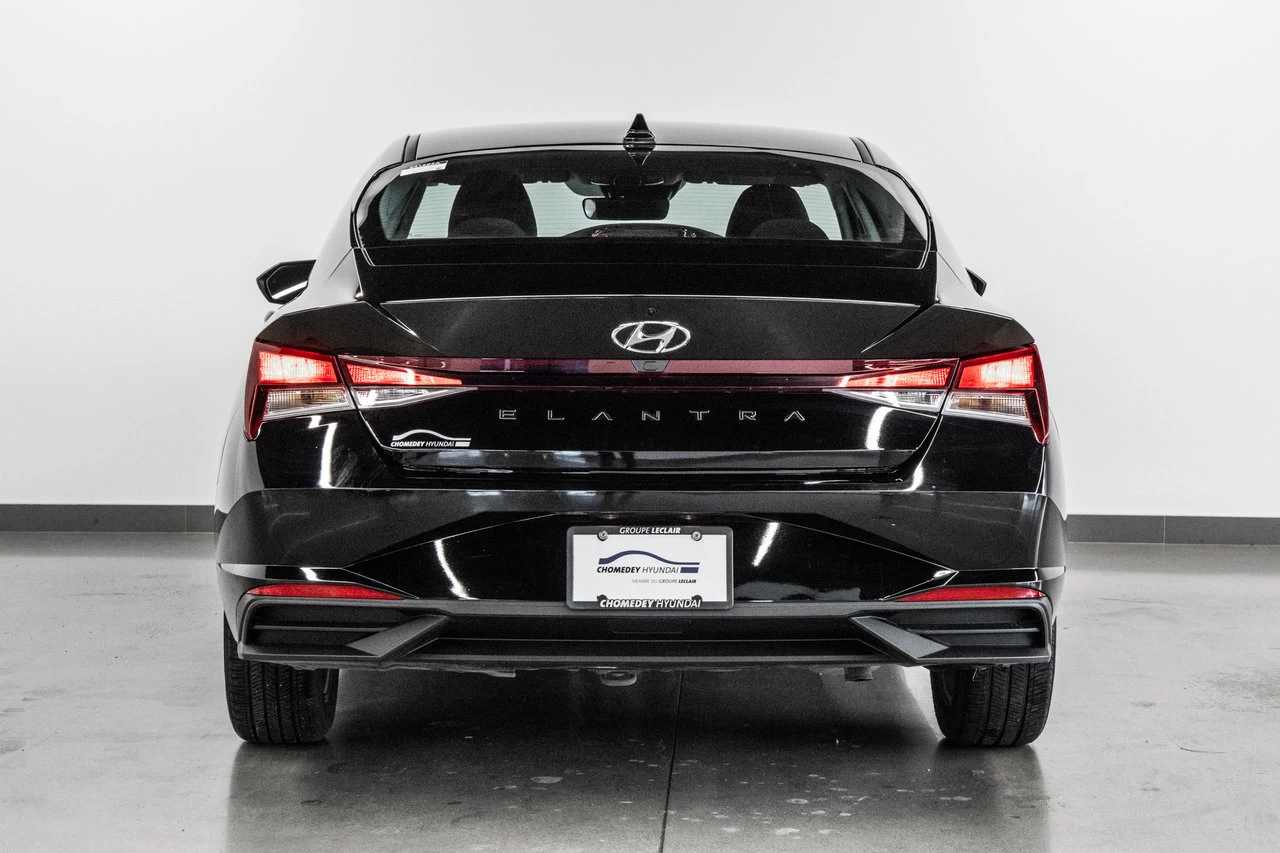 2022 Hyundai Elantra Preferred Main Image