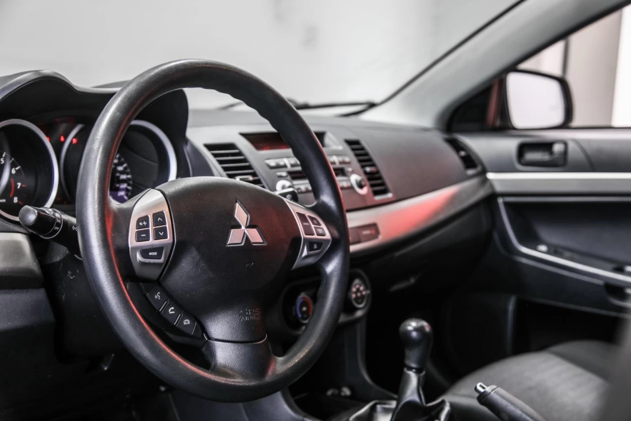 2012 Mitsubishi Lancer Manuelle AUBAINE ROULE BIEN! Image principale