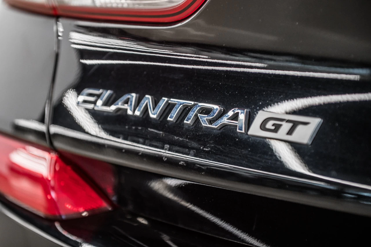 2020 Hyundai Elantra GT Luxury Image principale