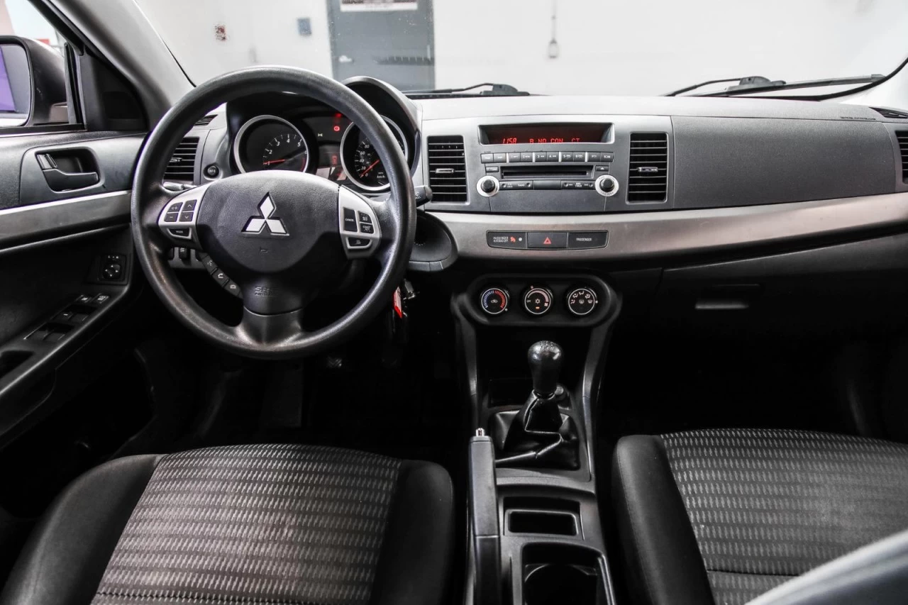 2012 Mitsubishi Lancer Manuelle AUBAINE ROULE BIEN! Image principale