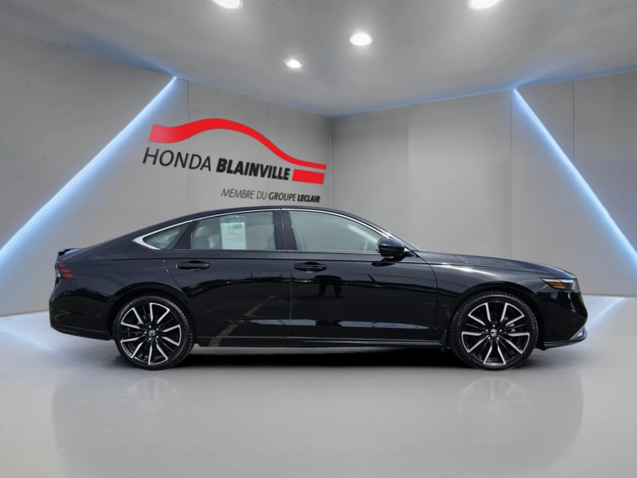 2024 Honda Accord Hybrid Touring eCVT Hybrid Sedan Main Image