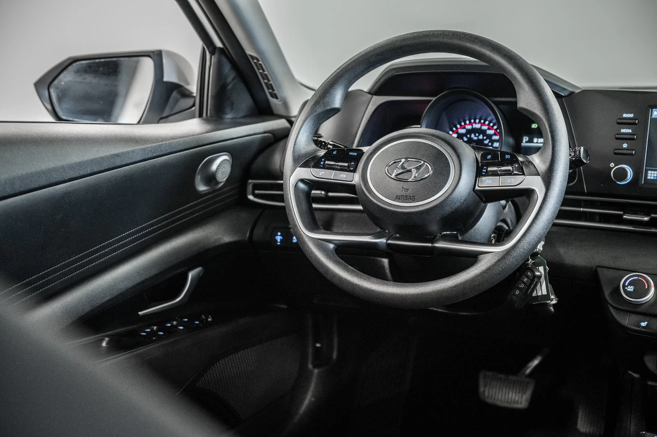 2023 Hyundai Elantra Essential Image principale