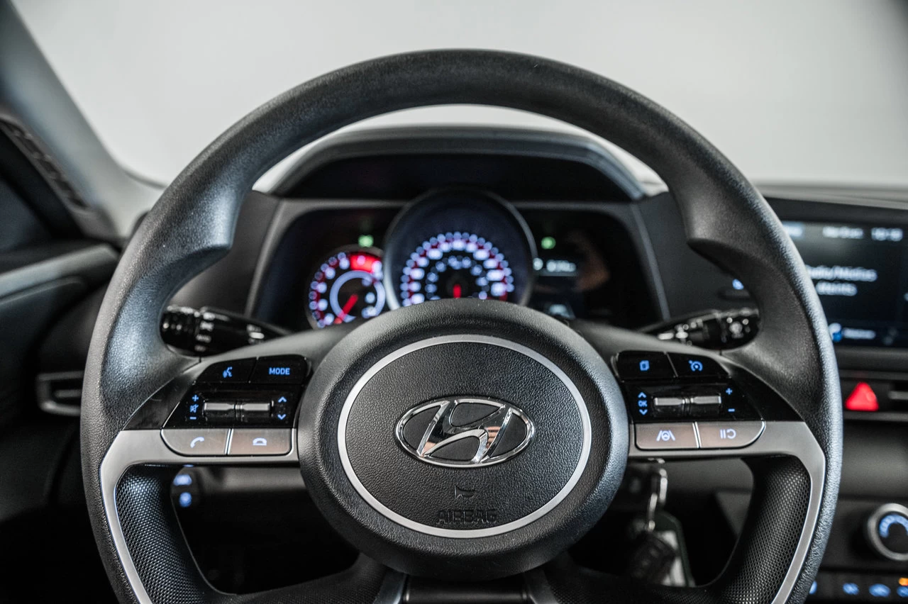 2023 Hyundai Elantra Essential Image principale