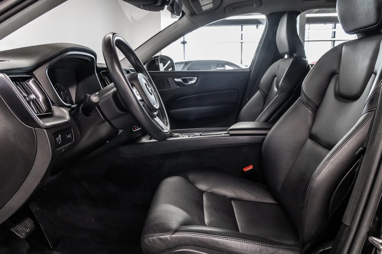 2021 Volvo XC60 Momentum T6 Awd Image principale