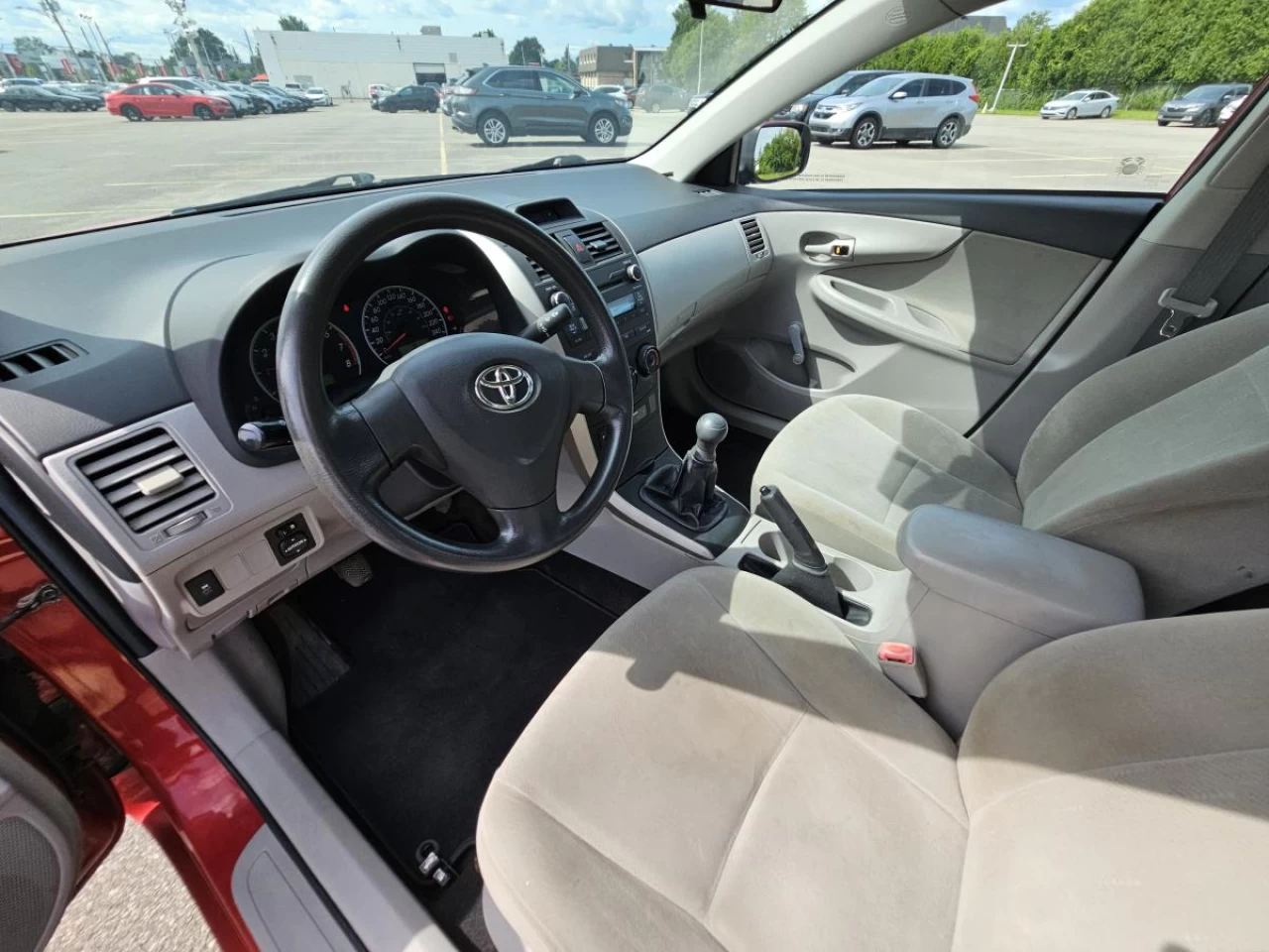 2012 Toyota Corolla 4dr Sdn Man CE Image principale