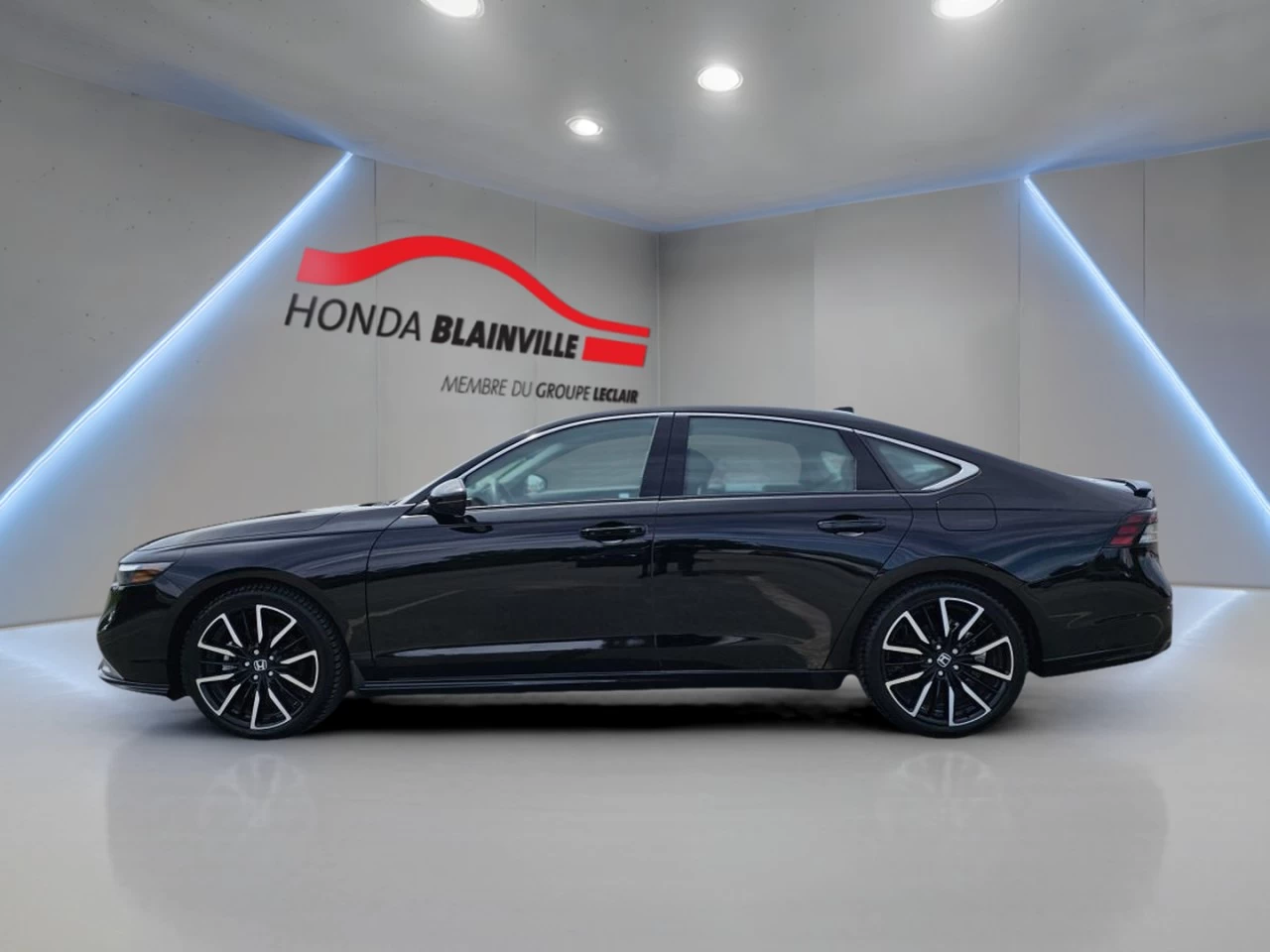 2024 Honda Accord Hybrid Touring eCVT Hybrid Sedan Main Image