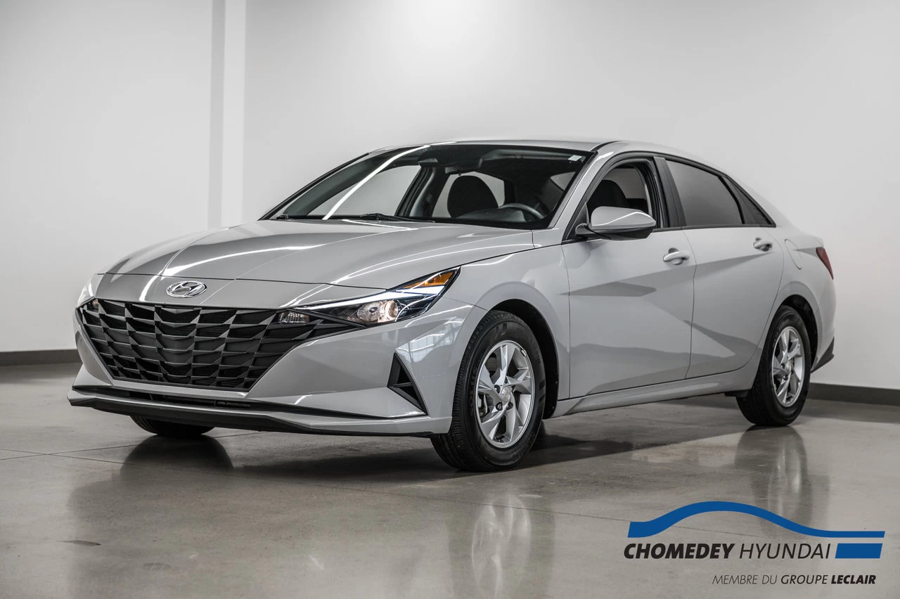 2022 Hyundai Elantra Essential Main Image